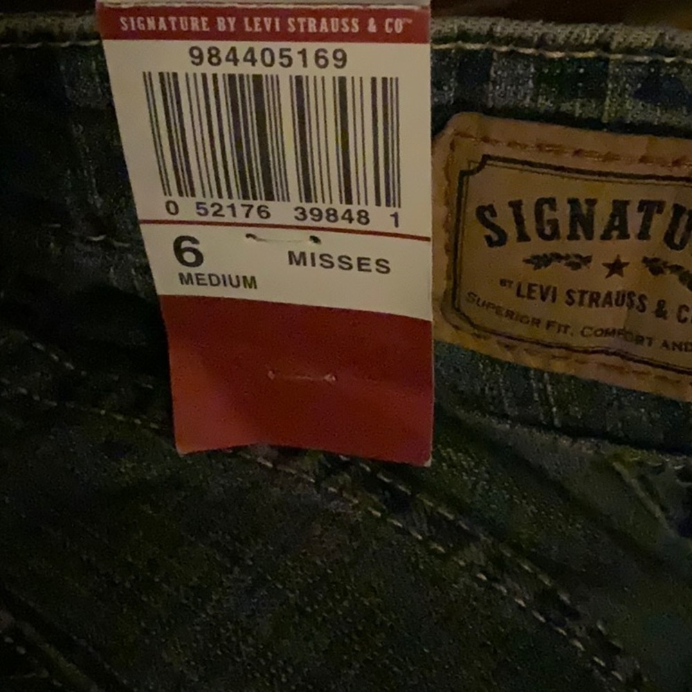 LEVI’S low rise bootcut denim pants. Size 6 - Picture 6 of 6
